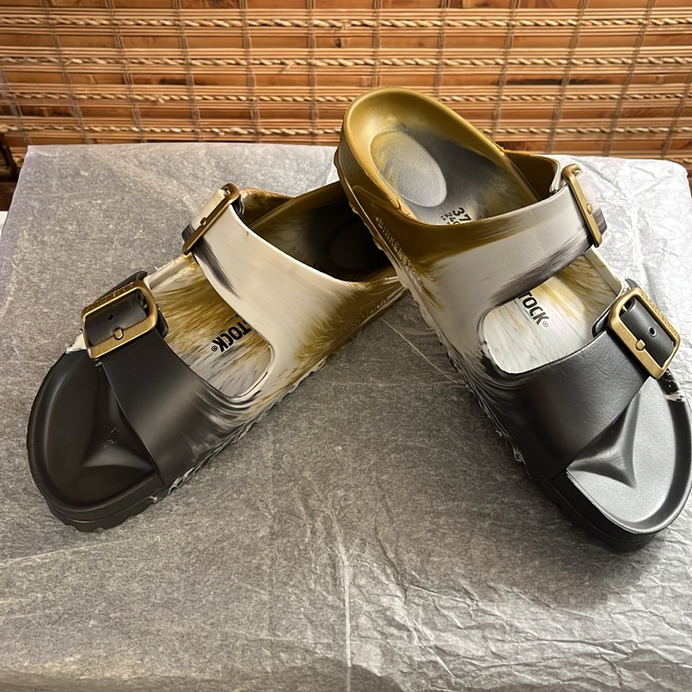 NWB Birkenstock Arizona Eva, Sz 37